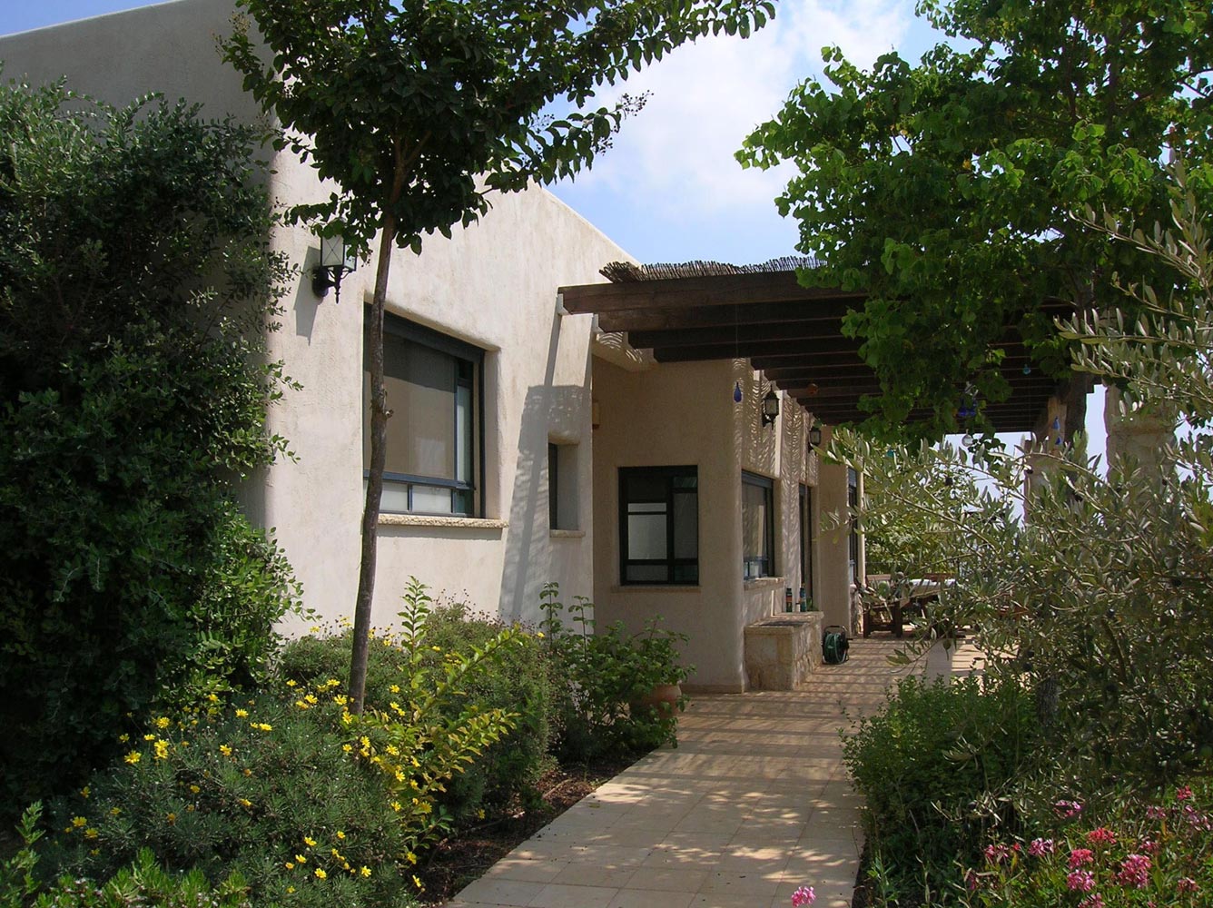 בית בלבון 2001