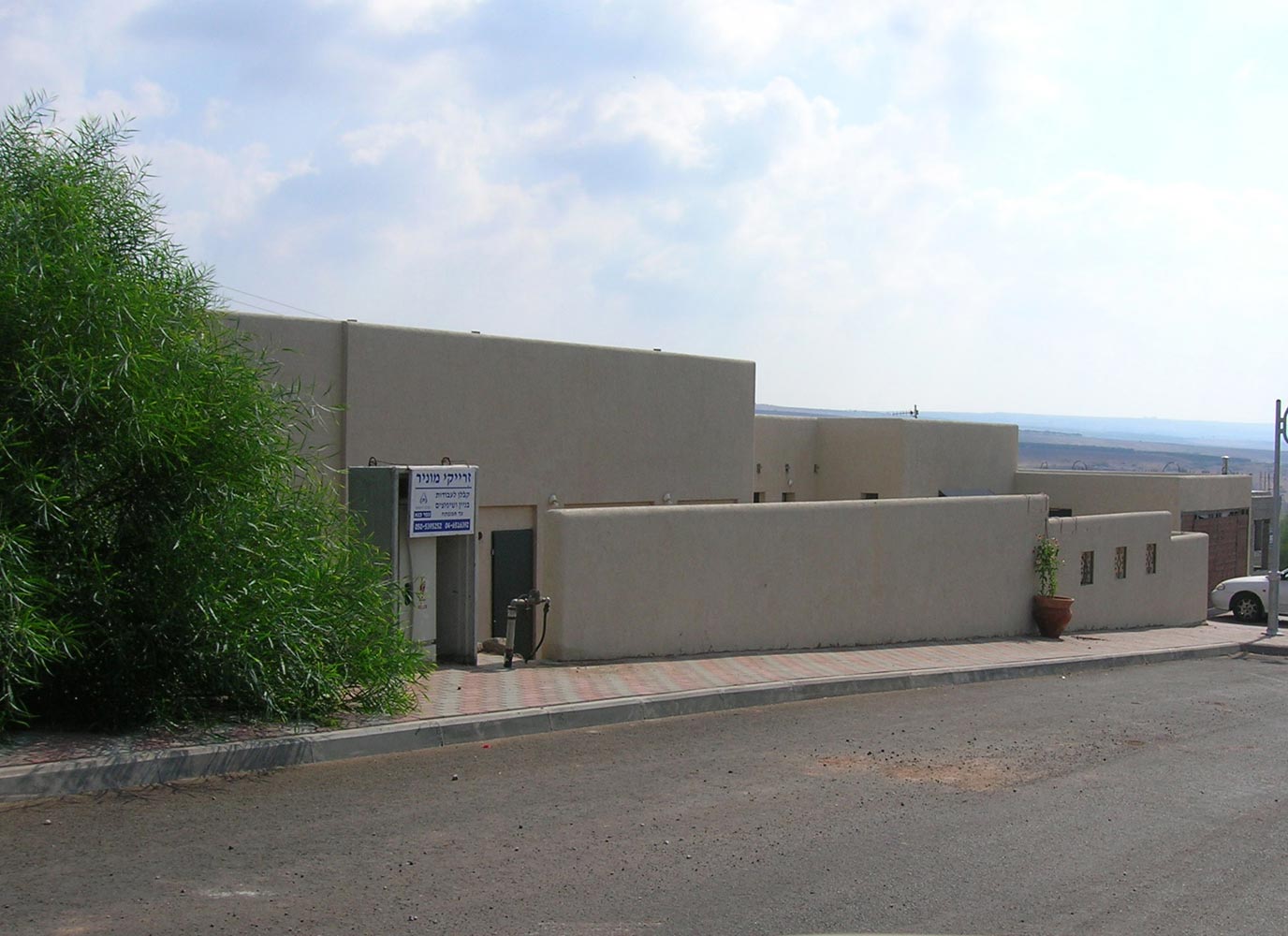 שדמות דבורה 2003 - טיח מינרלי