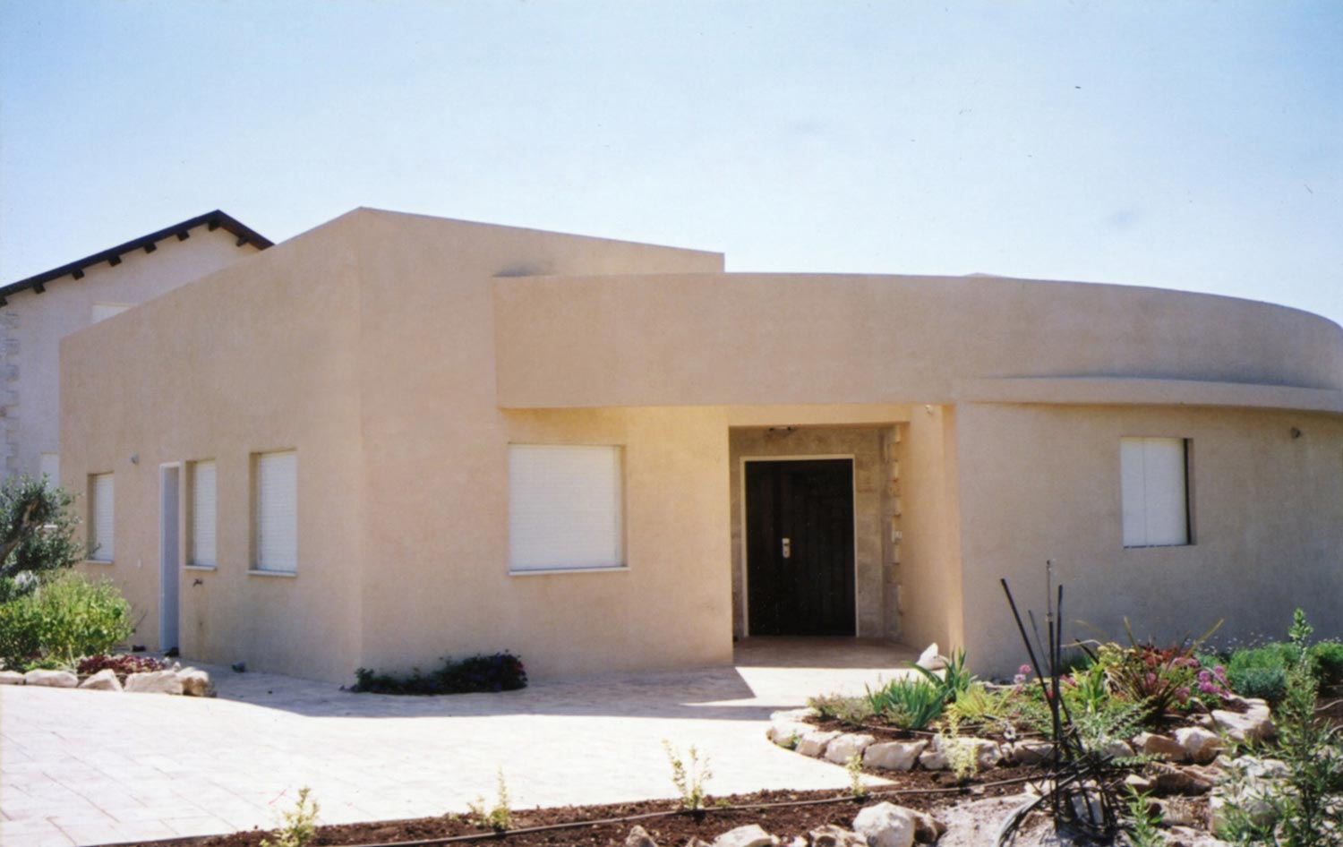 בית בכפר ורדים - טיח מינרלי 2001