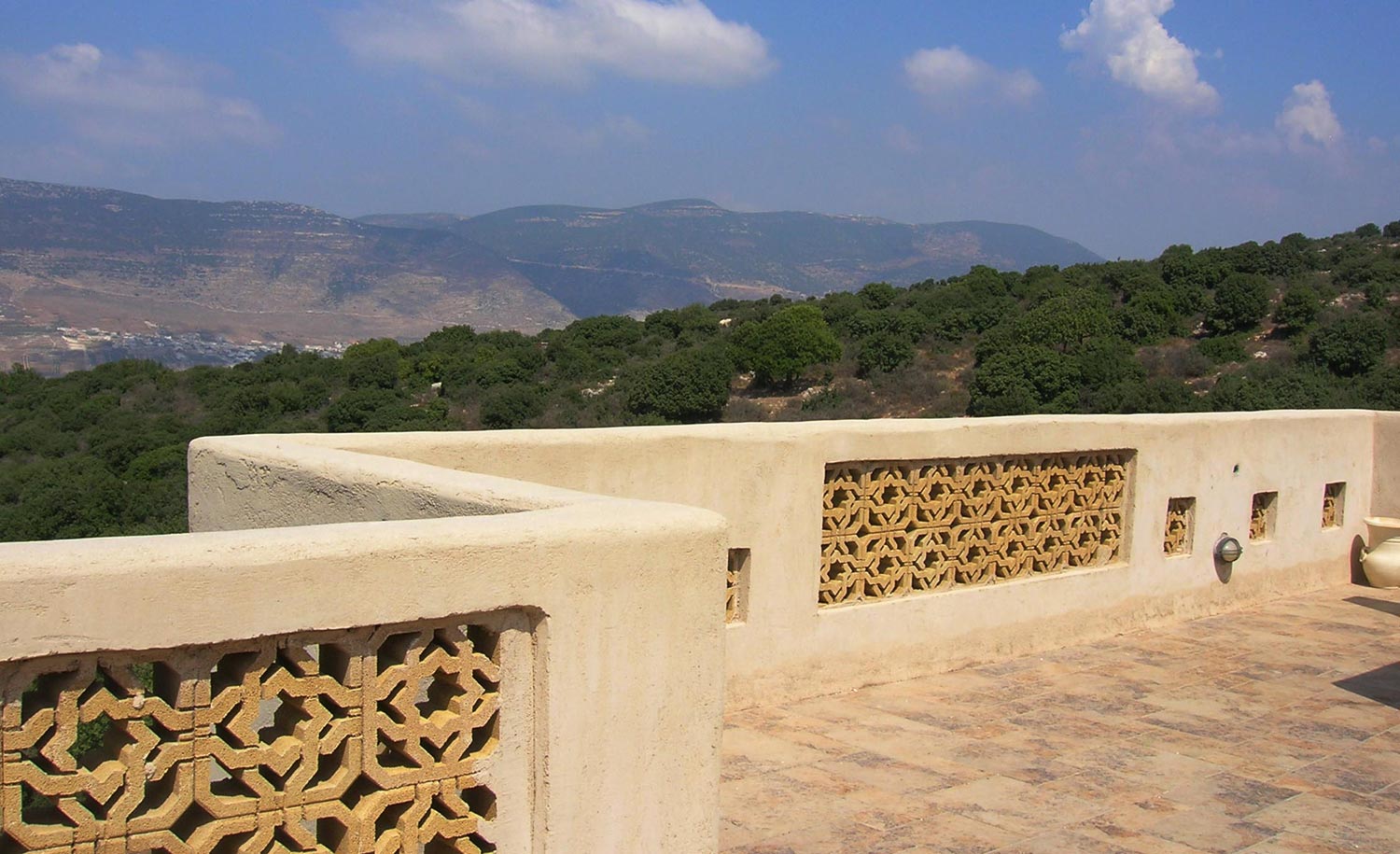 בית במכמנים - טיח מינרלי 2001