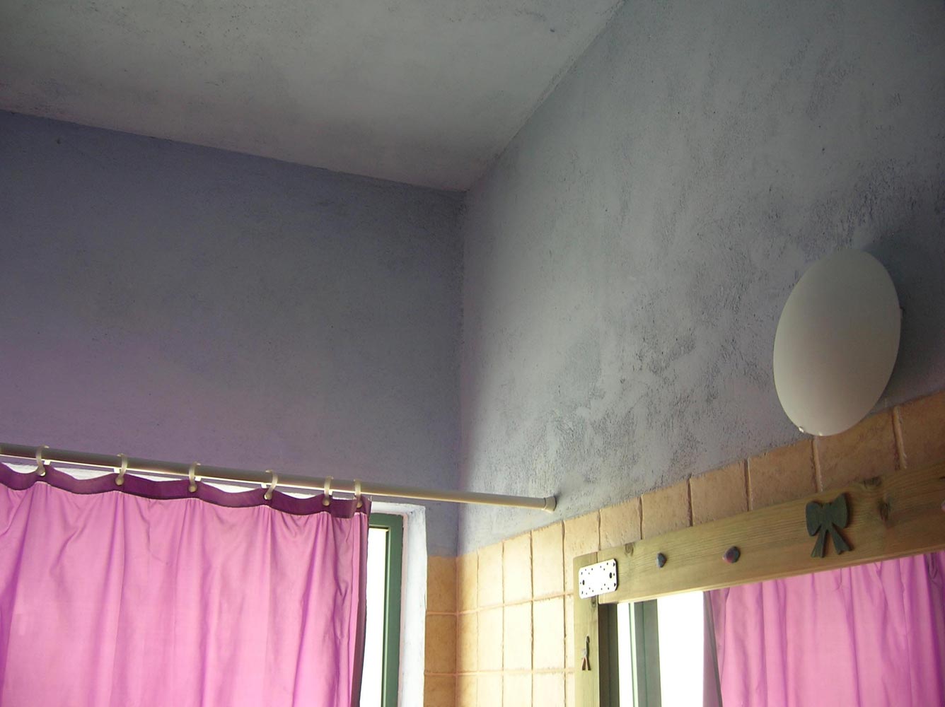 בית במכמנים - טיח מינרלי 2001