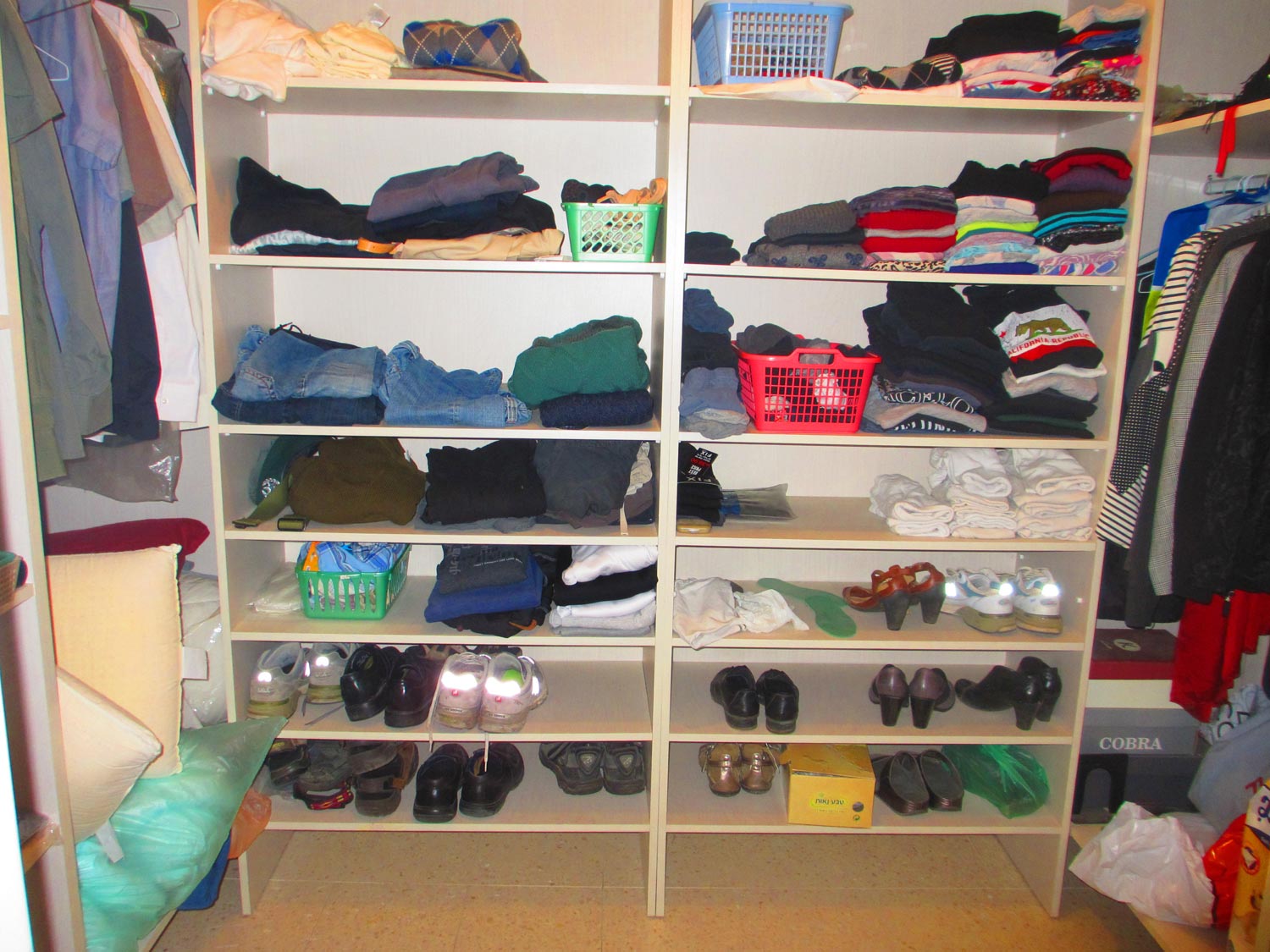 חדר ארונות - תל יוסף 2014