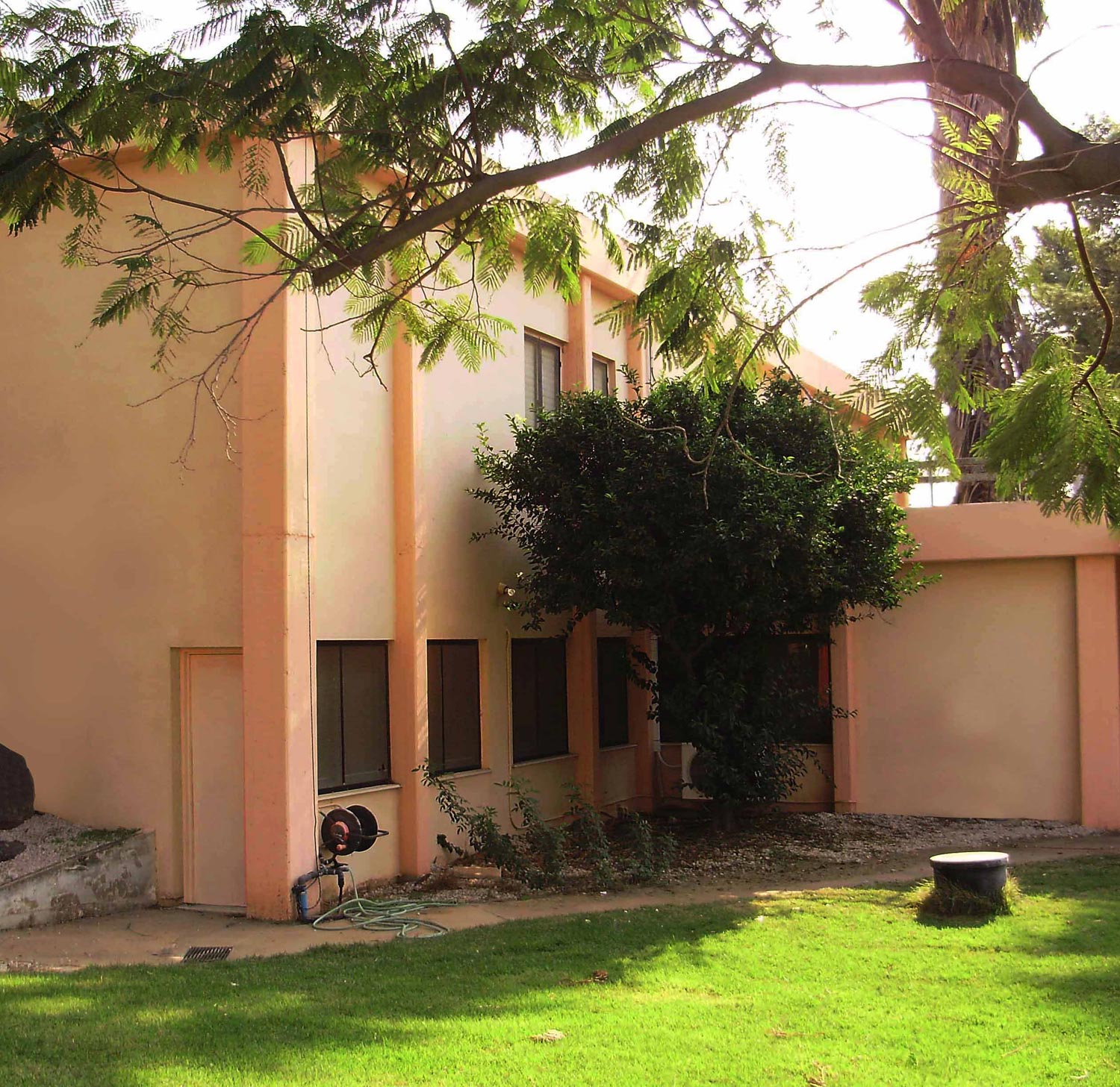 בית לשכבת נעורים - מגורים ומועדון. עין חרוד איחוד 1980